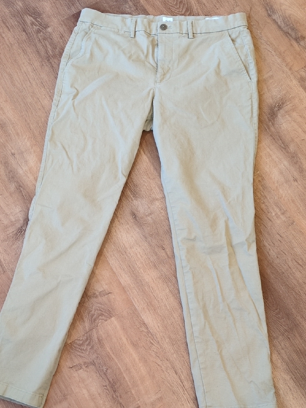 Gap Classic Khaki Chino Pants - Like New
